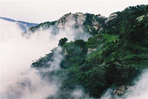 Huaguo Mountain Scenic Area: A Majestic Playground Where Legends Come Alive!