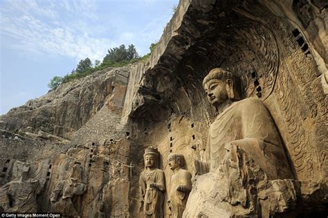  Longmen Grottoes:  Ancient Sculptures Carved into Majestic Limestone Cliffs!