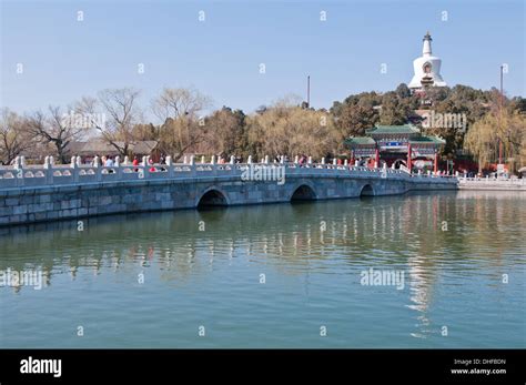  Yongan Bridge: A Majestic Stone Structure Whispering Tales of History!