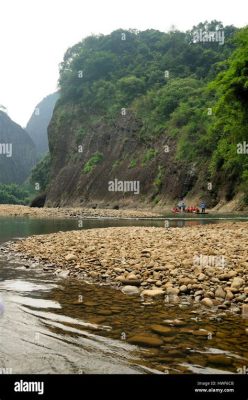 Jiuqu River Scenic Area – A Meandering Paradise for Nature Lovers and Photographers!